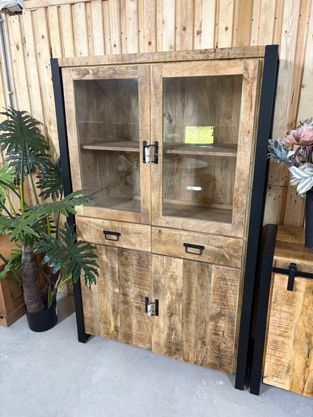 Vitrinekast Britt – NIEUW, Huis en Inrichting, Nieuw, Glas, 150 tot 200 cm, 25 tot 50 cm