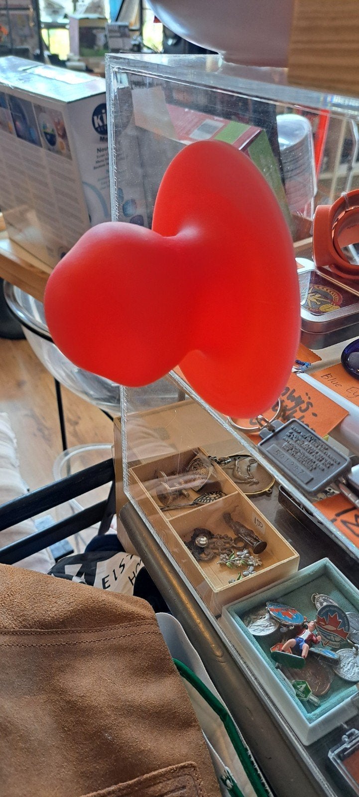 Droog Design Sucker wandhaak - Rood siliconen, Antiek en Kunst, Kunst | Designobjecten, Gemerkt, Object, Ophalen of Verzenden