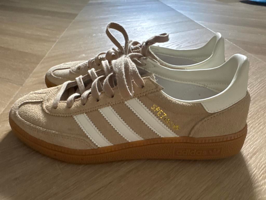 Adidas Spezial sneakers - Zo goed als nieuw, Ophalen of Verzenden, Zo goed als nieuw, Beige, Sneakers of Gympen