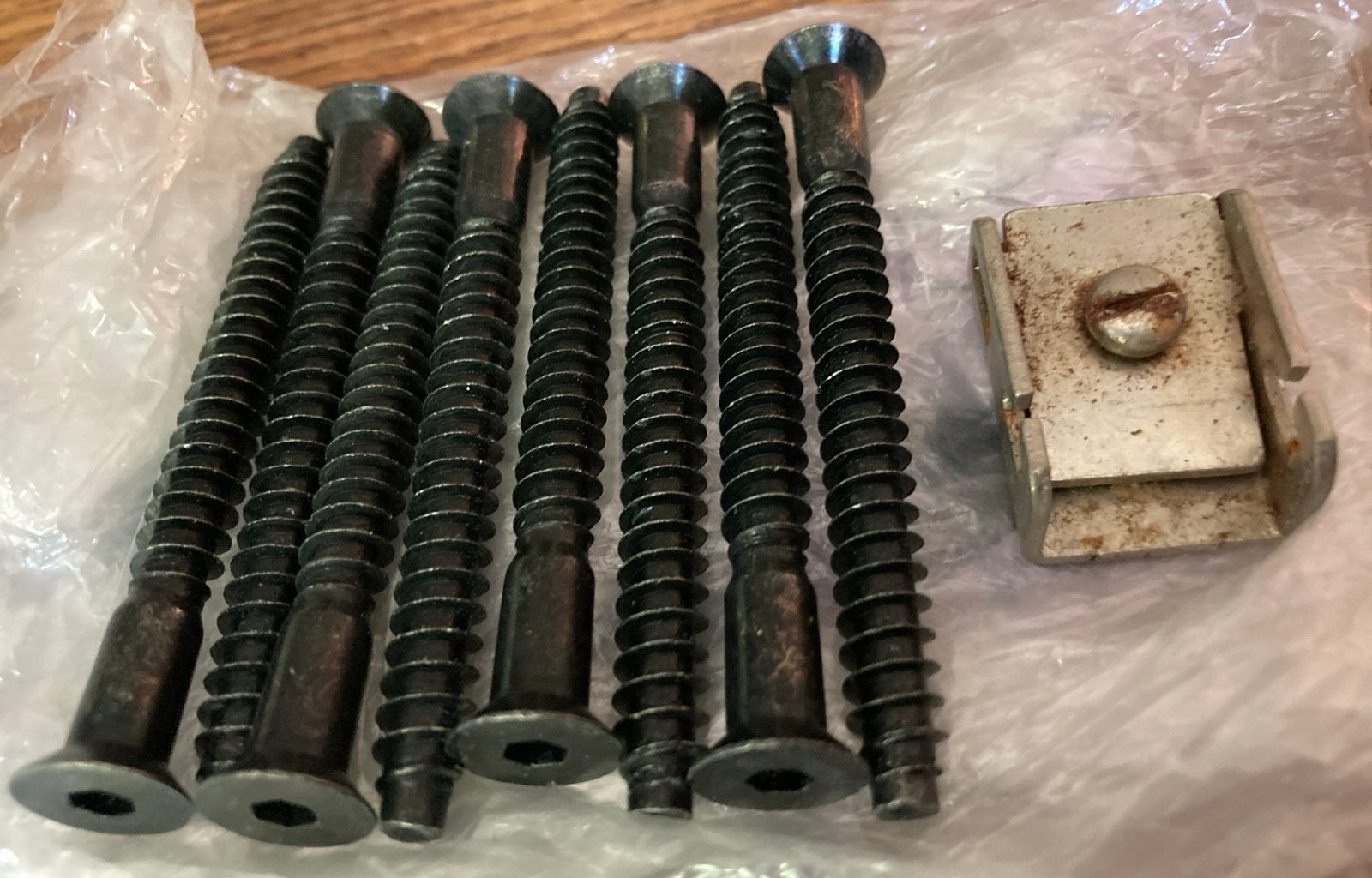 IKEA Schroeven Inbussleutel Spiegel Bevestiging, Ophalen of Verzenden, Gebruikt, 50 tot 100 mm, Schroeven