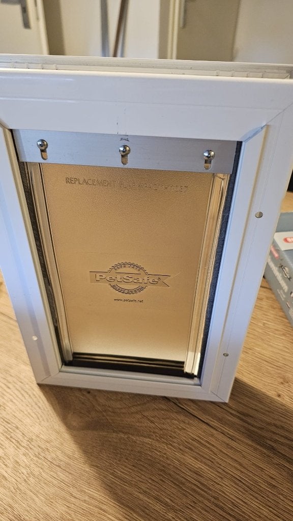 hondenluik Petsafe aluminium small 600-series, Dieren en Toebehoren, Overige merken, Ophalen of Verzenden, Zo goed als nieuw, Overige typen