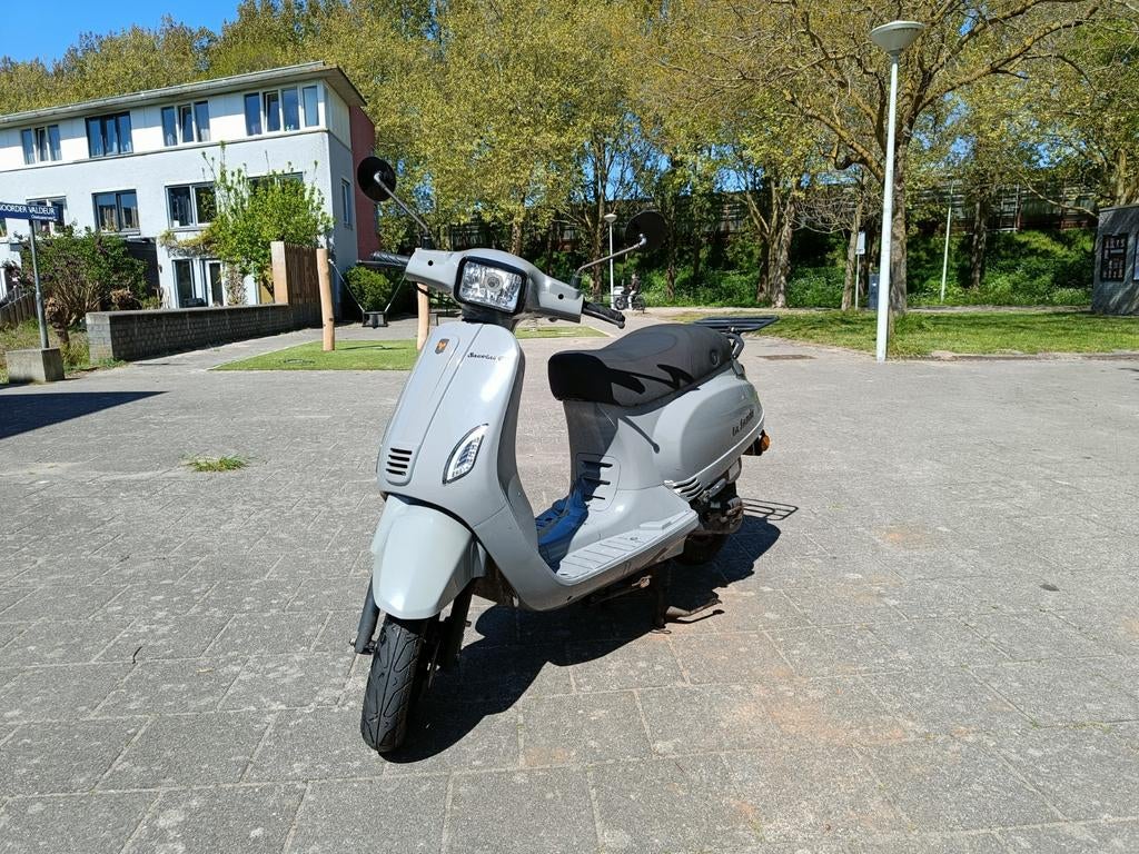 Grijze 2021 La Souris Sourini rs brommer, 8.400 km, Fietsen en Brommers, Scooters | Overige merken, Ophalen, Gebruikt, La Souris