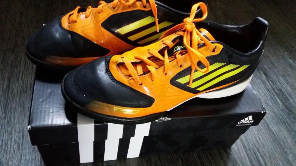 Adidas sportschoenen / zaalvoetbalschoen maat 37.1/3, Maat XS of kleiner, Ophalen, Schoenen