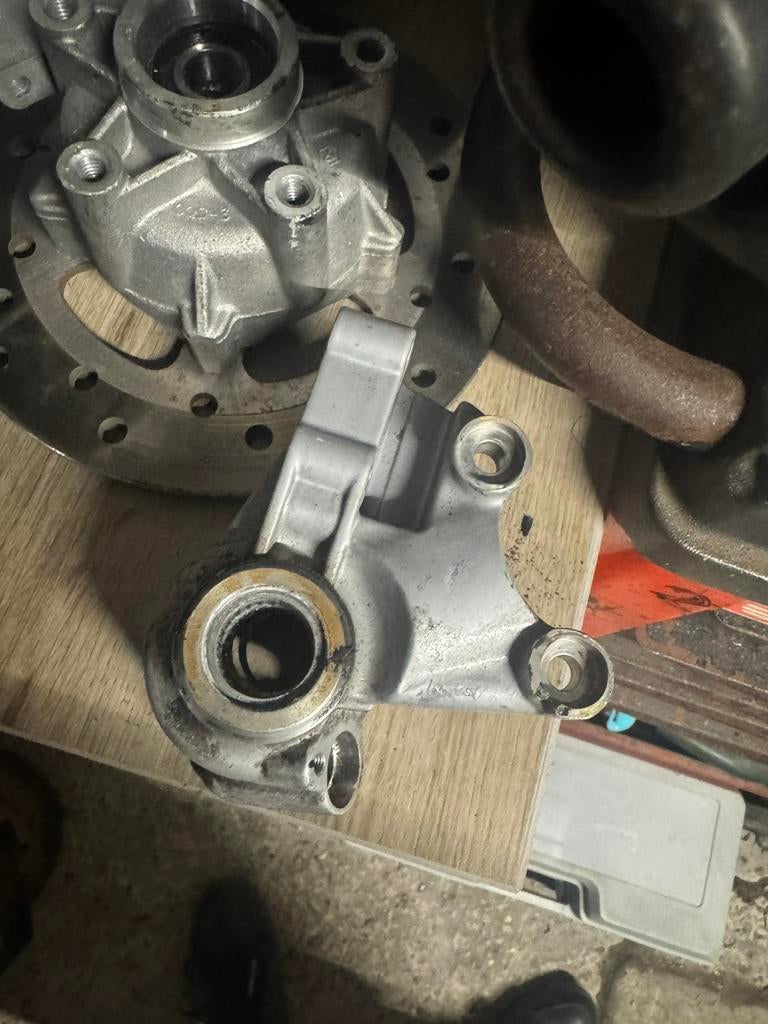 wielnaaf met ophanging voor rem en veer zip sp vespa 180cc, Ophalen