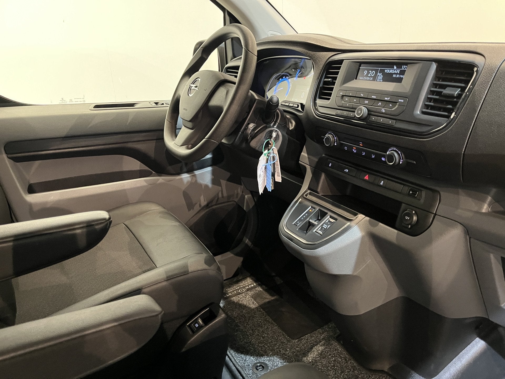 Opel Vivaro-e L2H1 Edition 50 kWh / 100% Elektrisch ! / Airc, Auto's, Gebruikt, Zwart, Met garantie (alle), 2 stoelen