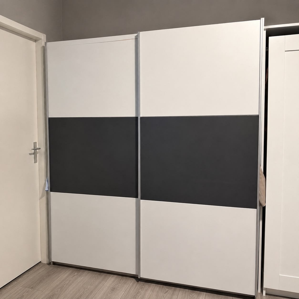Kledingkast met schuifdeuren - zo goed als nieuw, Huis en Inrichting, Kasten | Kledingkasten, Ophalen, 150 tot 200 cm, Zo goed als nieuw