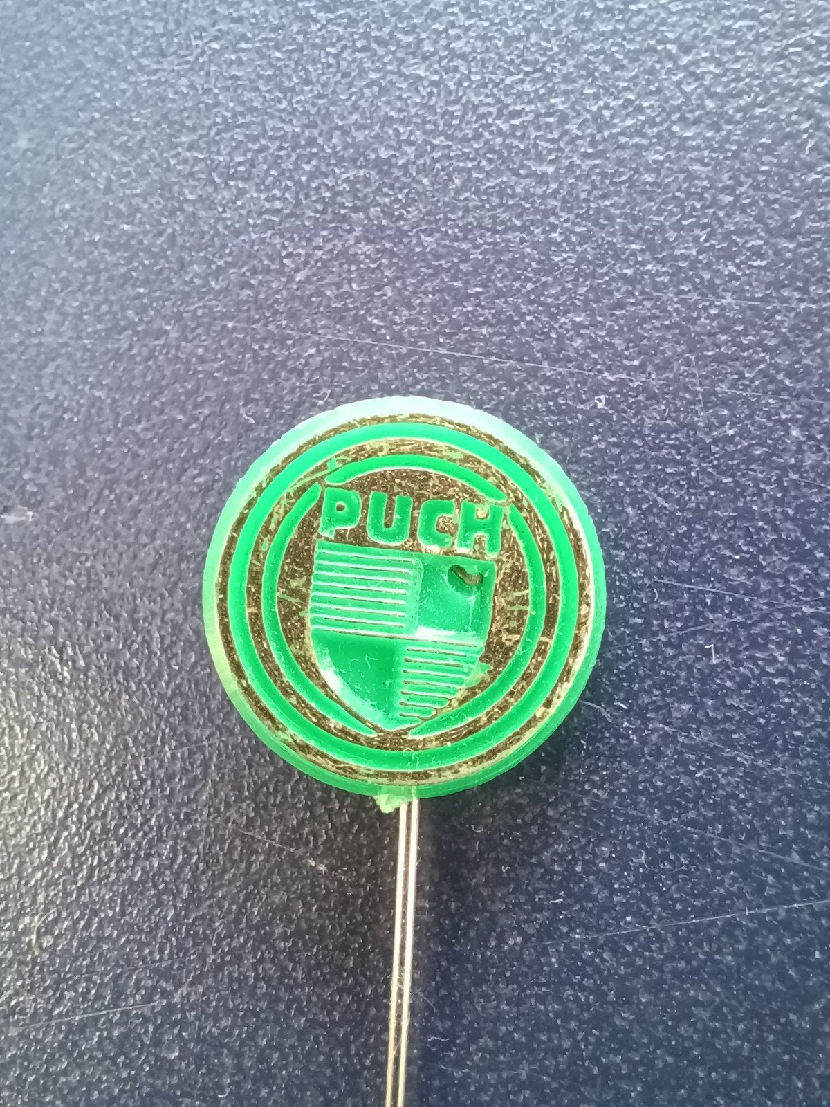 Speldje Puch (bromfiets groen), Ophalen of Verzenden, Gebruikt, Overige onderwerpen, Speldje of Pin