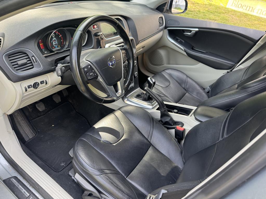 Volvo V40 1.6 T3 OCEAN RACE, ADAPTIVE CRUISE CONTROL, Voorwielaandrijving, Gebruikt, 4 cilinders, 150 pk