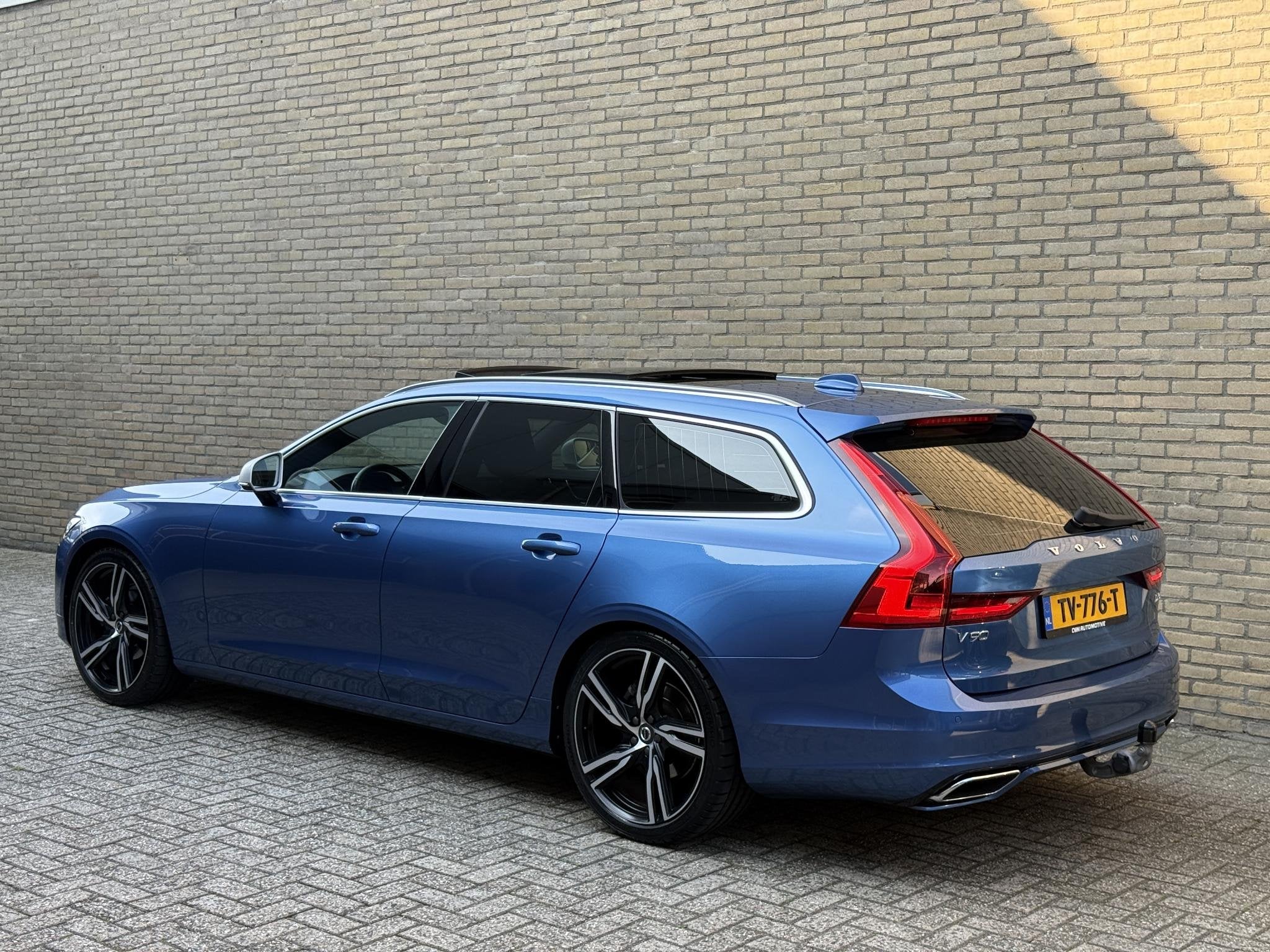 Volvo V90 2.0 D3 R-Design | Panoramadak | Trekhaak elektrisc, Auto's, Volvo, Euro 6, 4 cilinders, Blauw, Origineel Nederlands