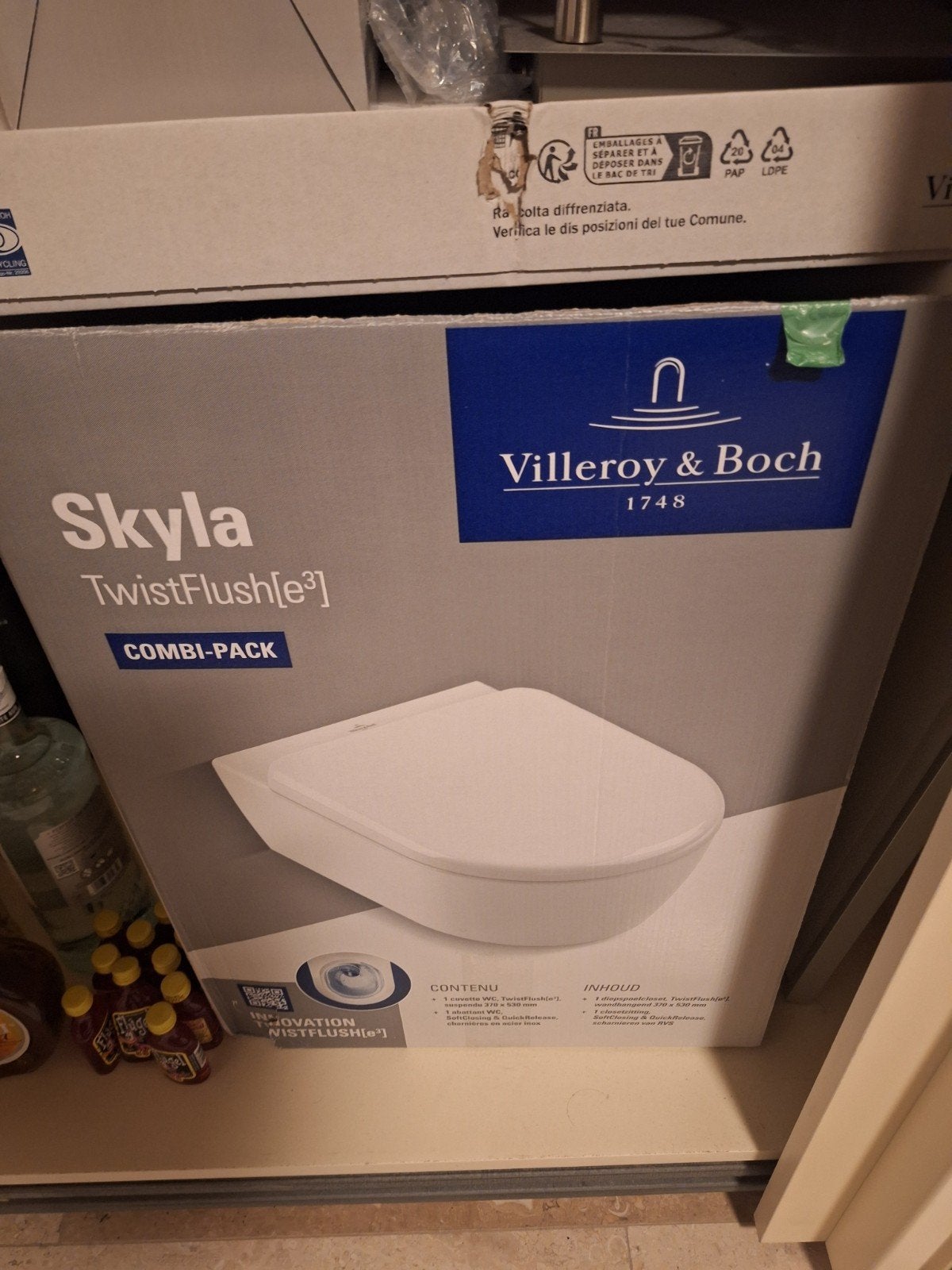Villeroy & Boch Skyla  wandcloset en WC-zitting zwart, nieuw, Doe-het-zelf en Verbouw, Ophalen, Nieuw, Toilet
