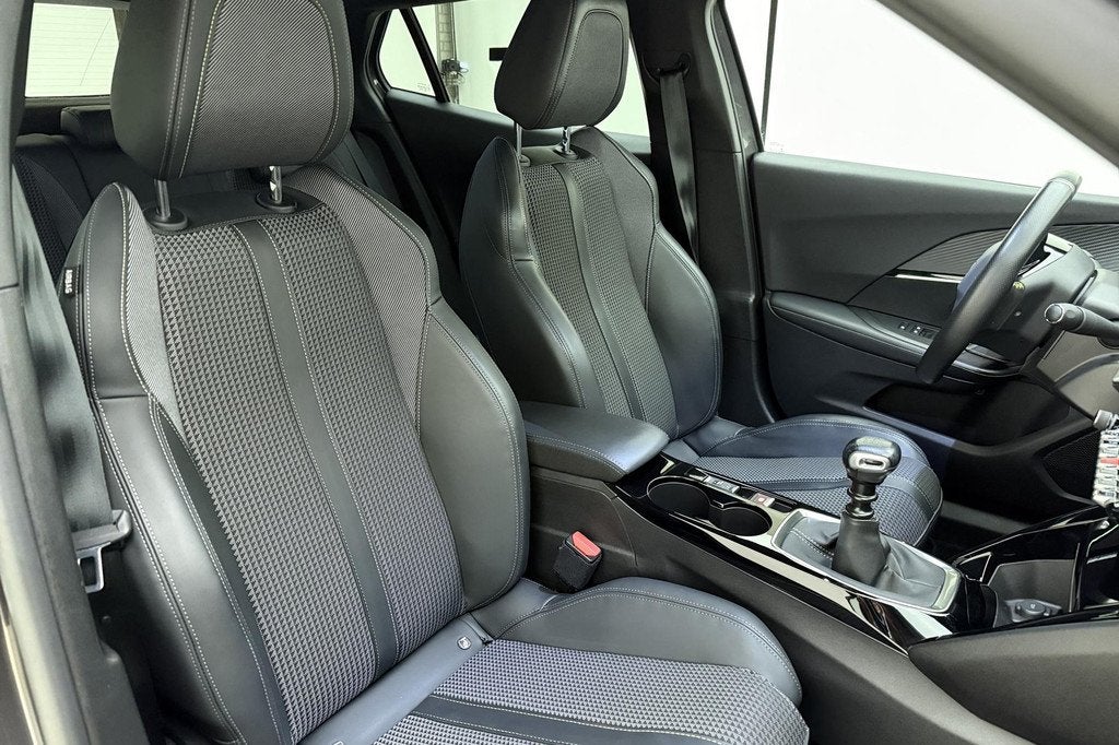 Peugeot 2008 1.2 PureTech GT | Navigatie | 130 pk | Carplay, Voorwielaandrijving, Gebruikt, Euro 6, 1199 cc