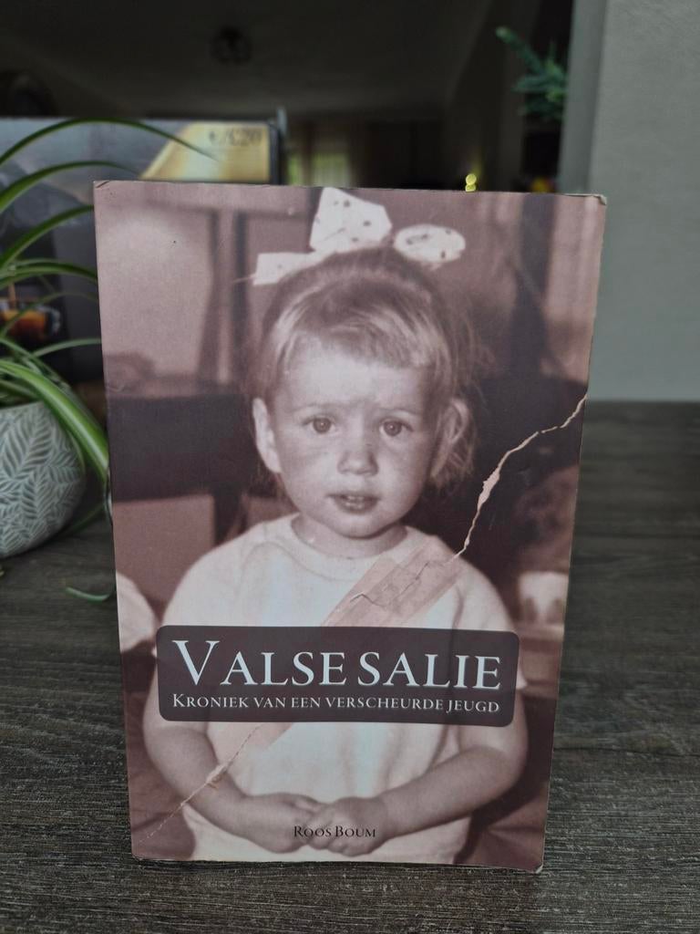 Valse Salie: Kroniek van een verscheurde jeugd, Ophalen of Verzenden, Gelezen, Roos Boum, Overige