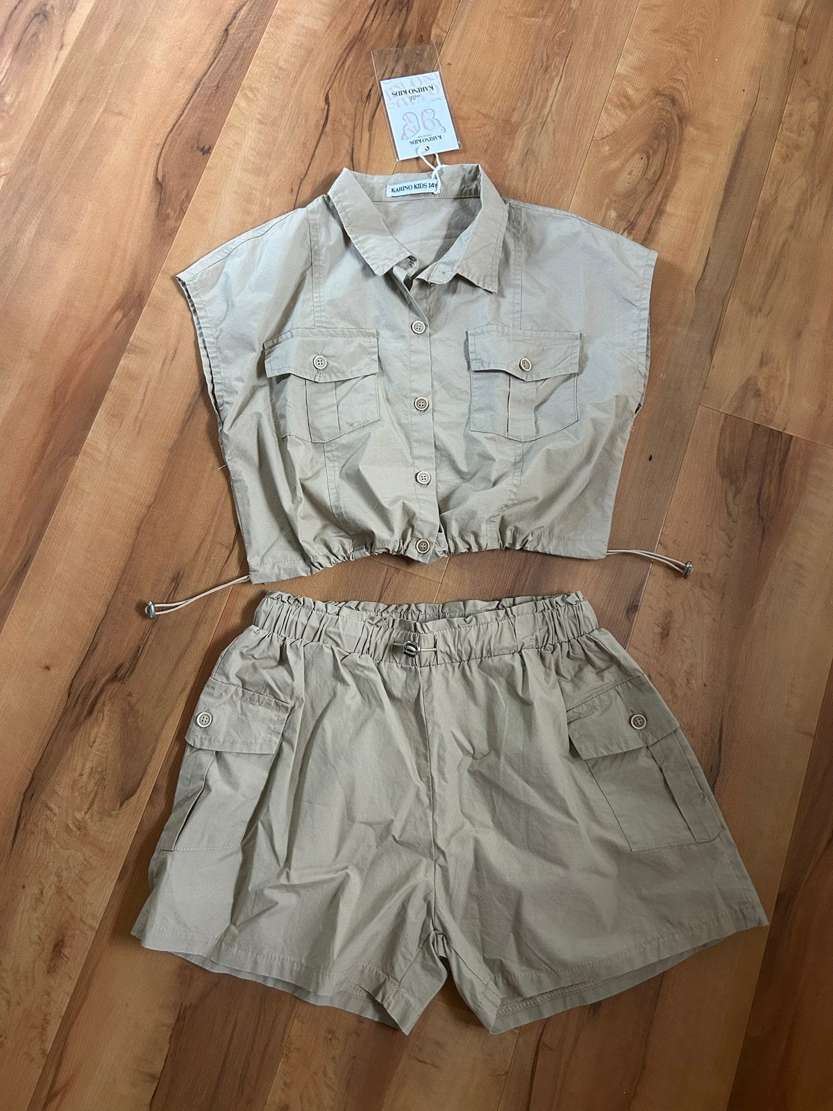 Nieuwe beige crop top en short set - Karino Kids, Kinderen en Baby's, Kinderkleding | Maat 164, Ophalen of Verzenden, Nieuw