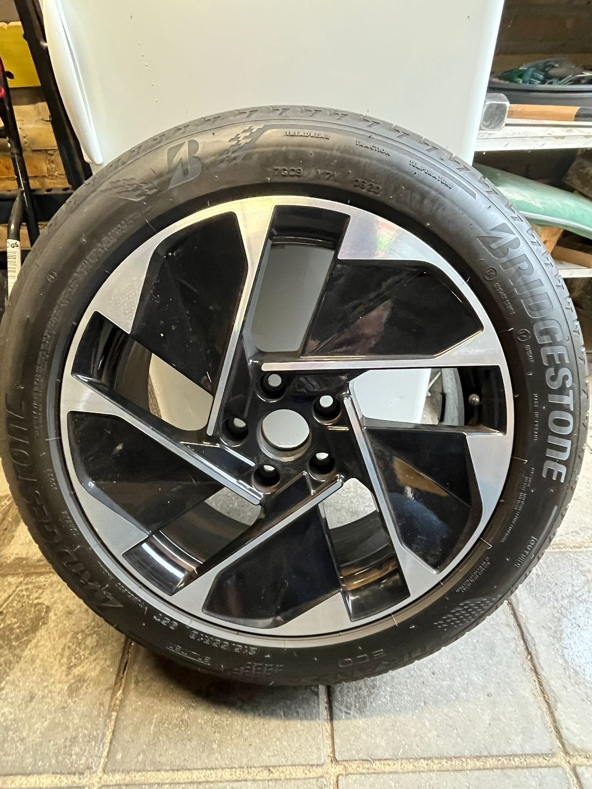 Bridgestone 18 inch zomerbanden met velgen, Auto-onderdelen, Banden en Velgen, Ophalen, 18 inch, Banden en Velgen, Personenwagen