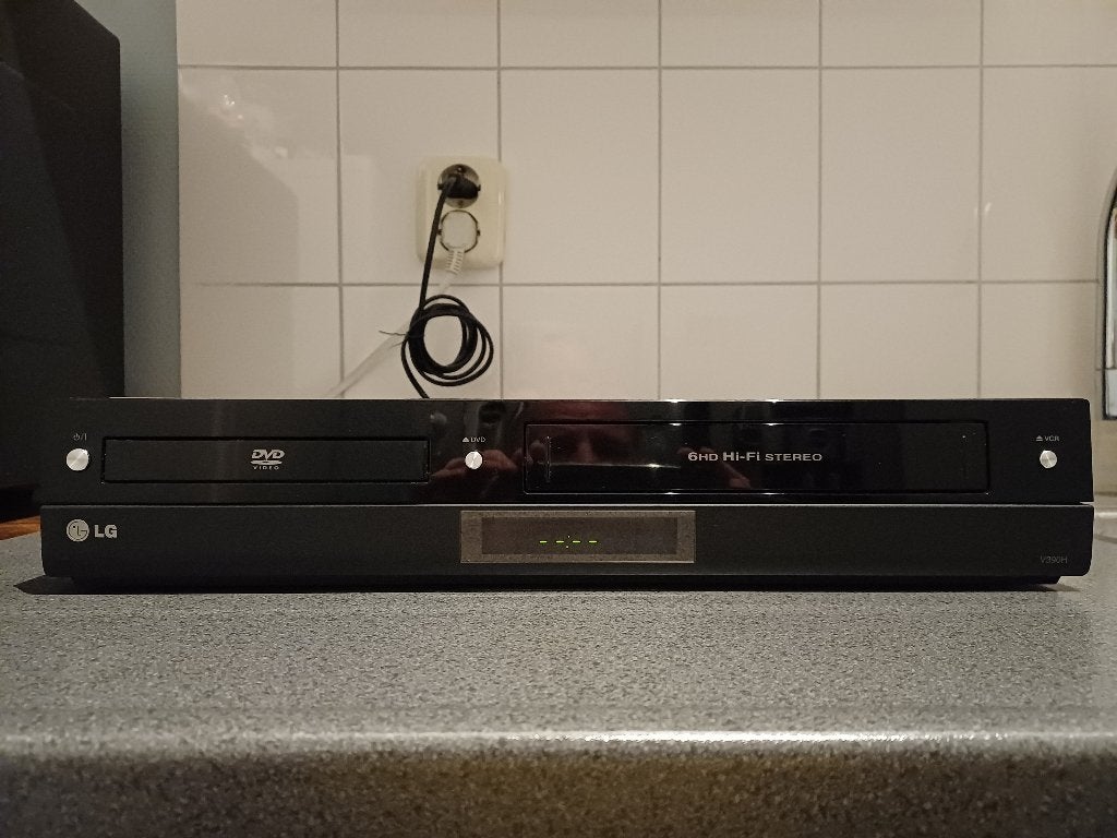 LG V390H Combi VHS Video Recorder / DVD Speler, Ophalen, Refurbished, VHS-speler of -recorder