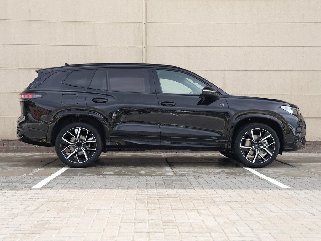 Volkswagen Tayron R-Line Edition 1.5 eHybrid 272 PK | Camera, Auto's, Volkswagen, Stof, 1498 cc, 4 cilinders, 2000 kg