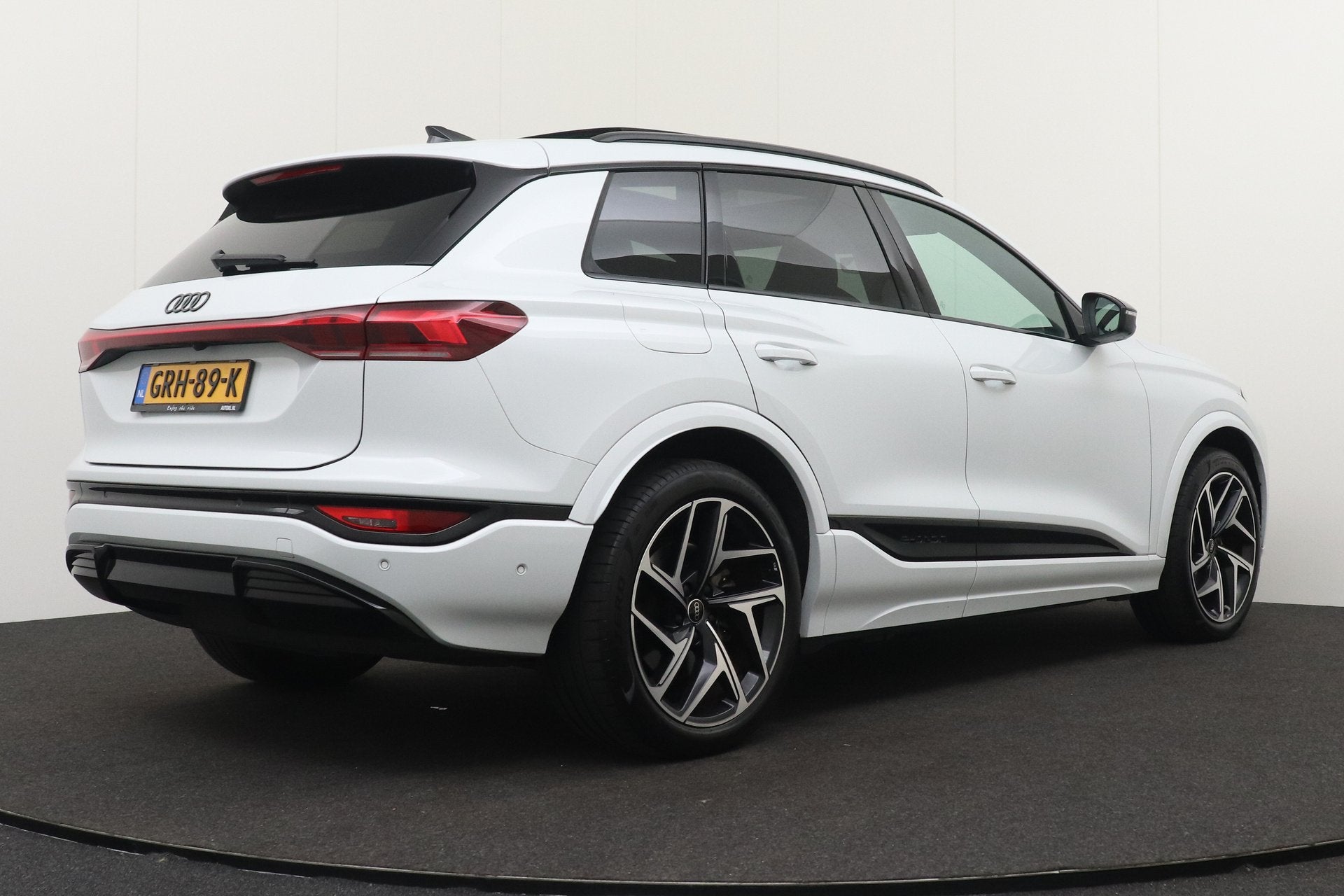 Audi Q6 e-tron S-Line 100 kWh 625 km Rijden *Full Option* Pa, Auto's, Automaat, Dealer onderhouden, Gebruikt, Wit