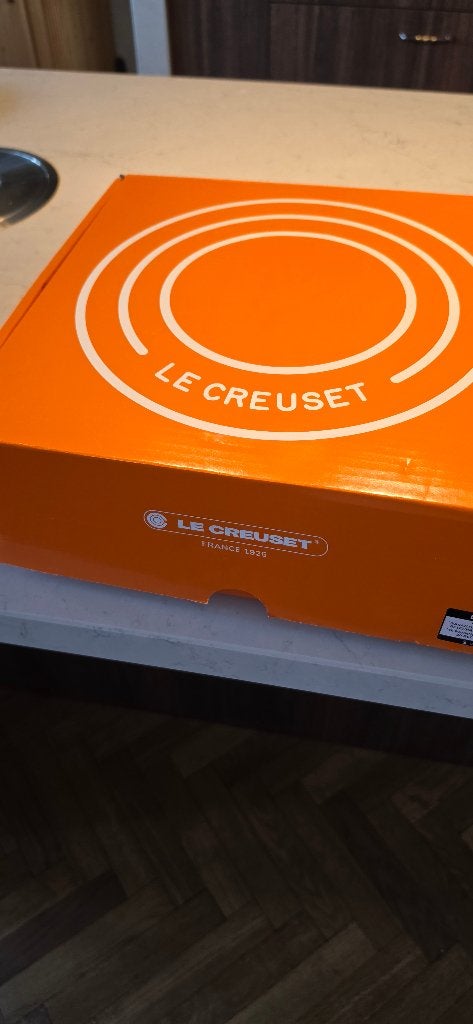 Le Creuset Shallow Casserole / Braadpan 30cm, Huis en Inrichting, Keuken | Potten en Pannen, Ophalen of Verzenden, Nieuw, Gietijzer