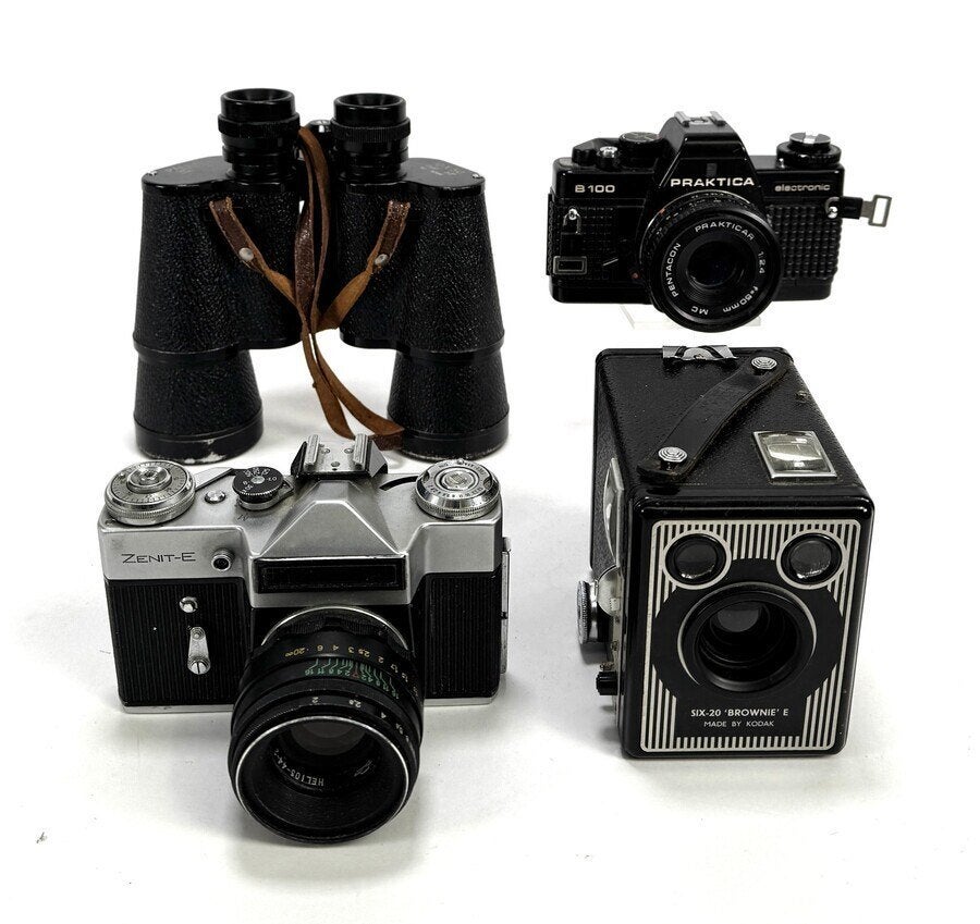 376. Camera's, verrekijker - Praktica, Kodak, Zenit, ca.1970, Ophalen