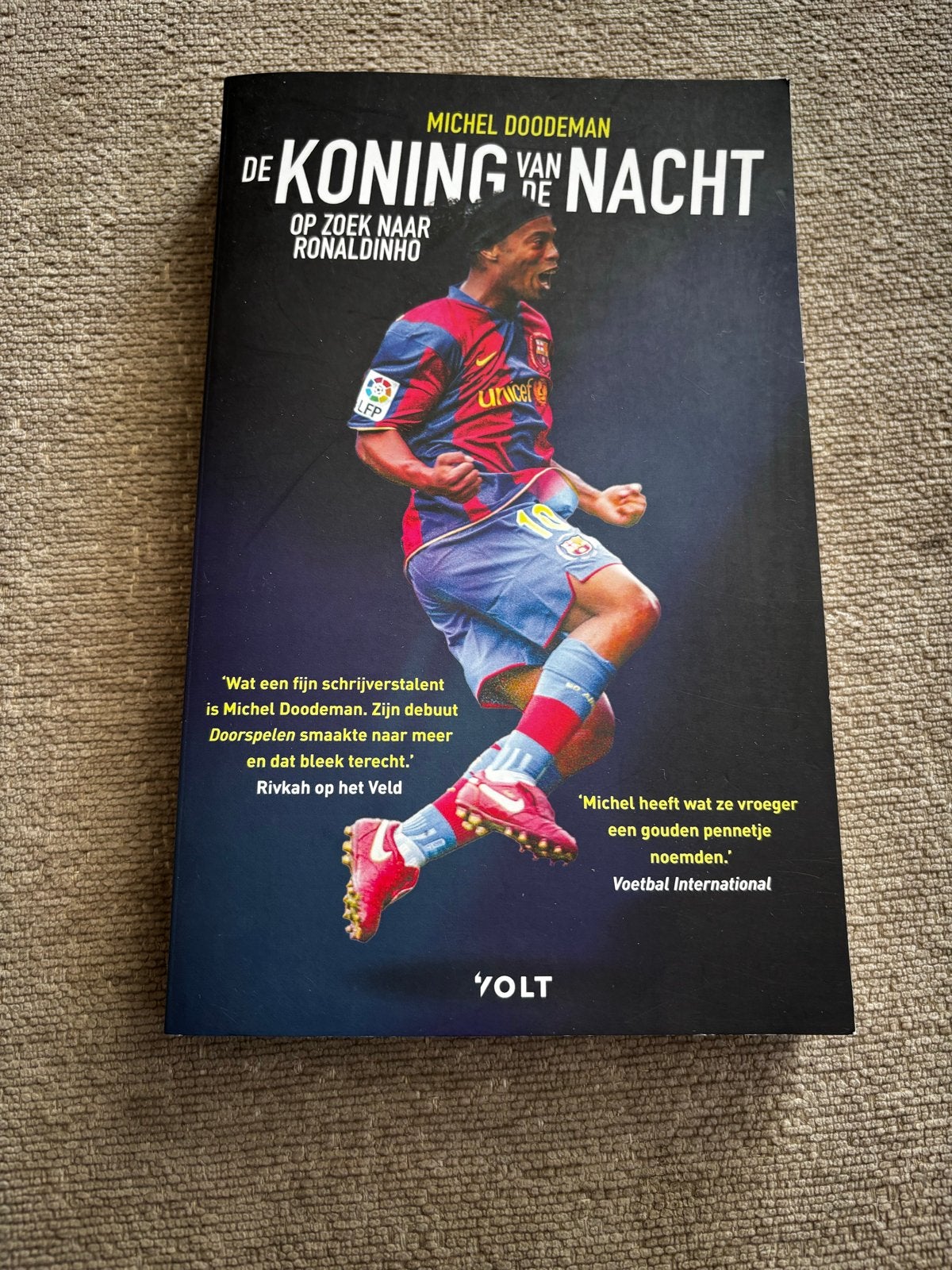 De Koning van de Nacht - Op zoek naar Ronaldinho, Ophalen of Verzenden, Zo goed als nieuw, Balsport