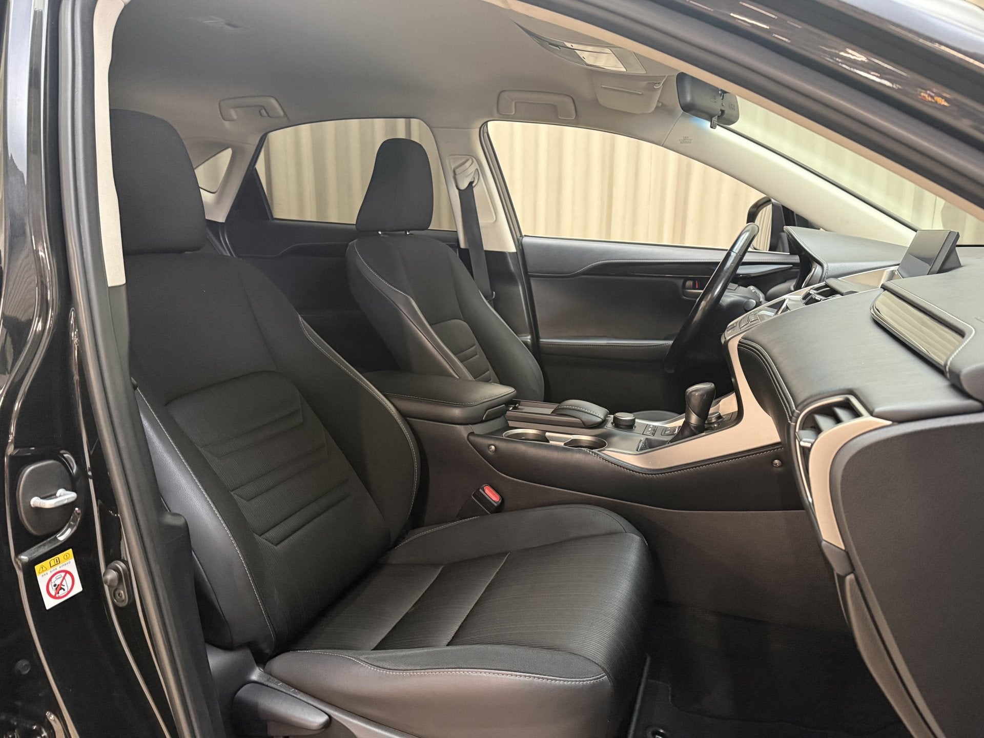 Lexus NX 300h 1/2 Leder / Navigatie / Cruise / ECC Clima / C, Auto's, Lexus, Gebruikt, Met garantie (alle), Leder en Stof, Zwart