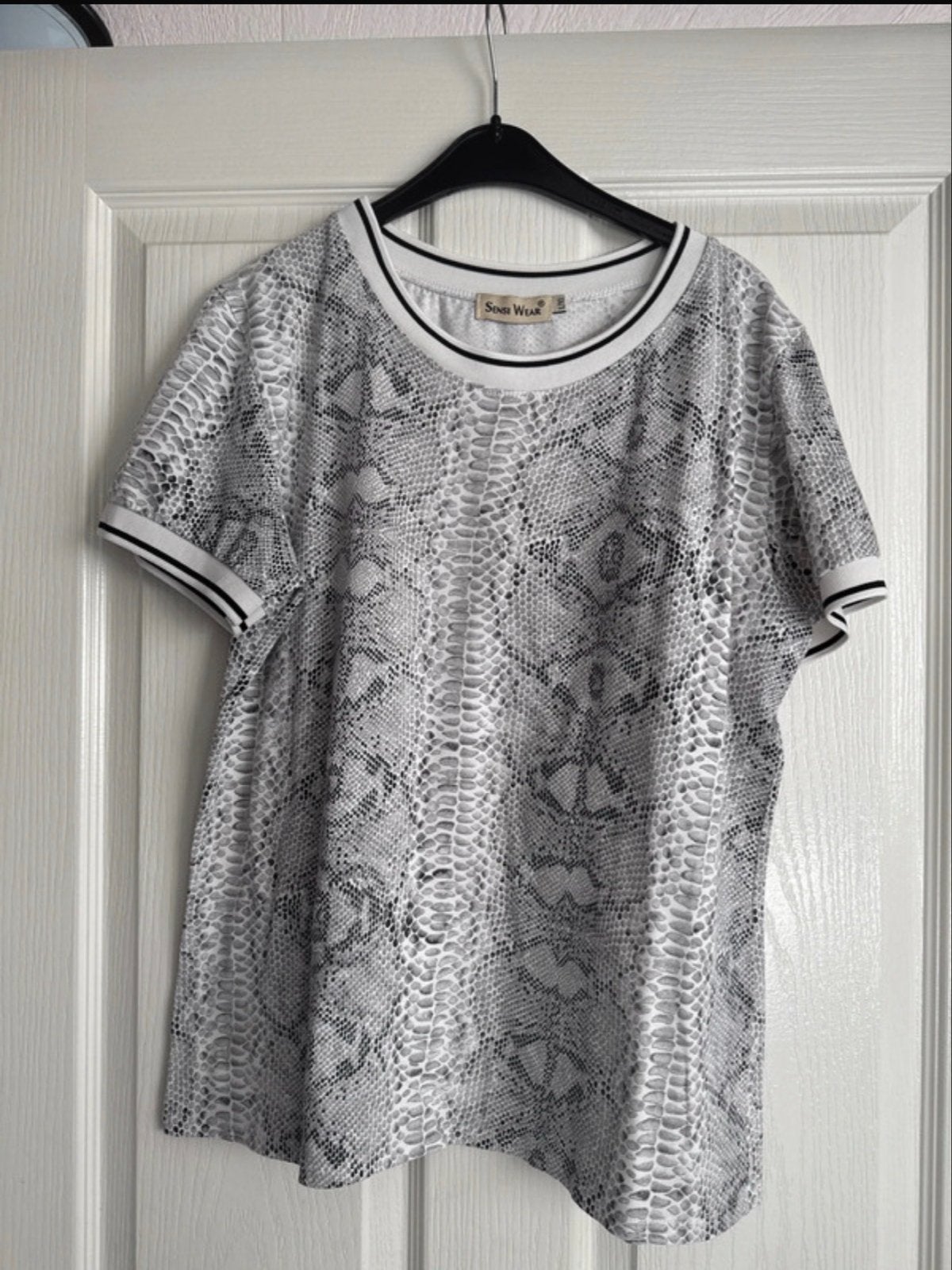 Sensi Wear T-shirt met slangenprint, maat L/XL, Maat 42/44 (L), Ophalen of Verzenden, Korte mouw, Grijs