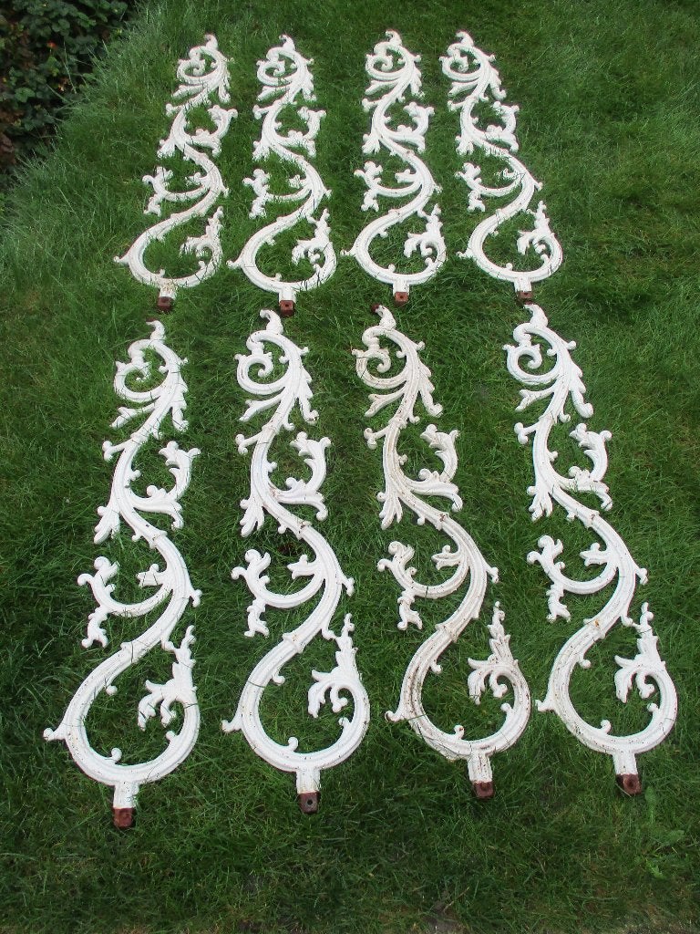 8 Antieke gietijzeren trap spijlen., Ophalen