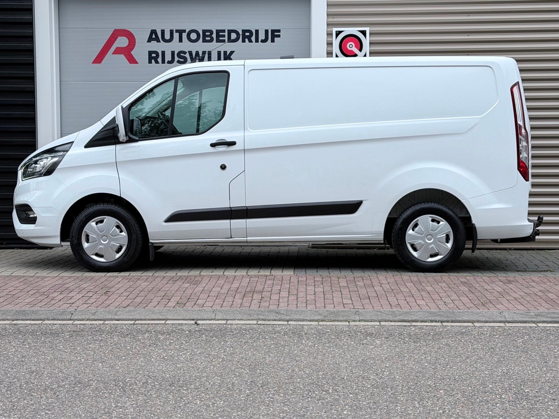 Foto 2 van Ford TRANSIT CUSTOM 300 2.0 TDCI L1H1 Trend Inrichting Sorti