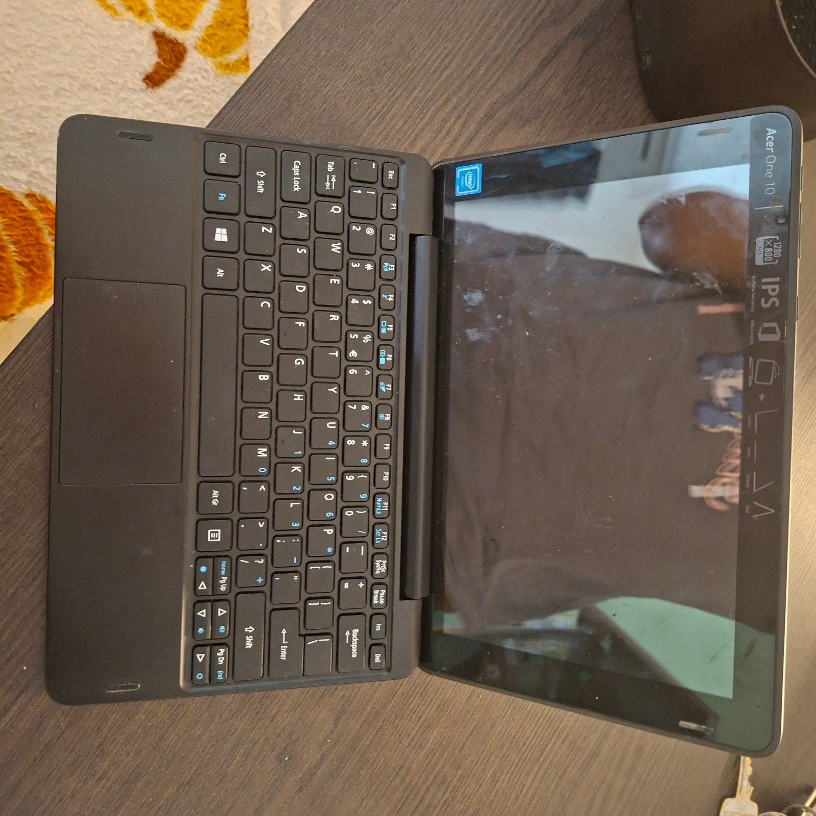Acer One 10 - 2-in-1 Laptop/Tablet, 32 GB, One 10, Wi-Fi, Acer