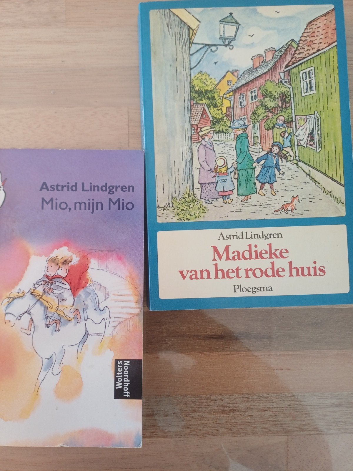 2 paperbacks van Astrid Lindgren. samen 5.00, Boeken, Ophalen of Verzenden, Gelezen, Fictie algemeen