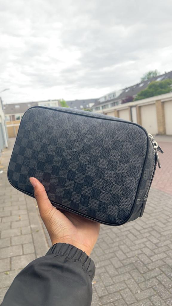 Louis Vuitton Damier Graphite Toilettas, Ophalen of Verzenden, Zo goed als nieuw, Zwart, Heer