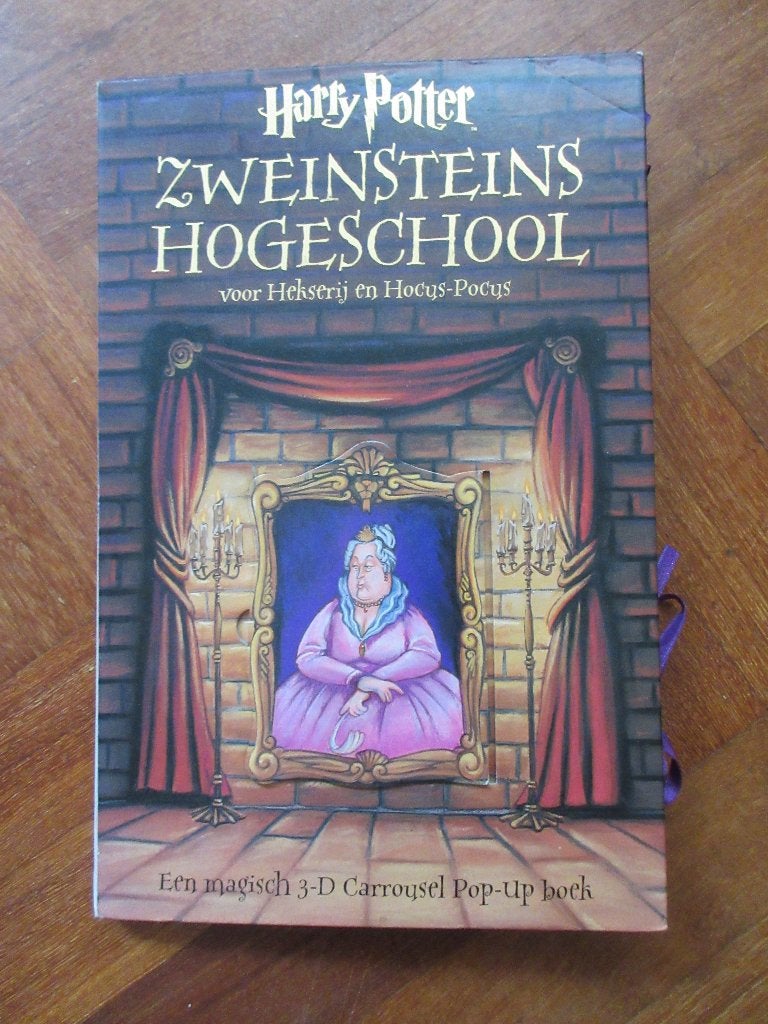 Harry Potter : Zweinsteins Hogeschool 3-d carrousel pop up, Boeken, Ophalen of Verzenden, Gelezen, Fictie algemeen