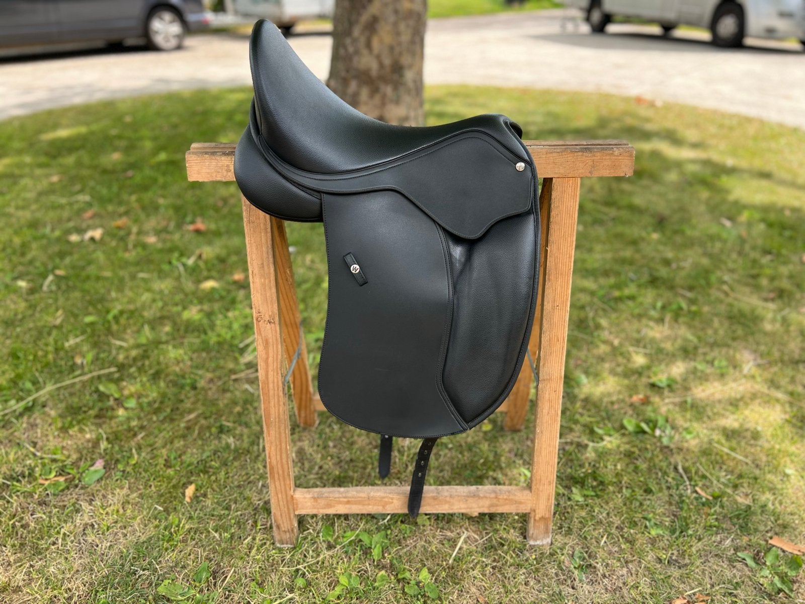 Dressuurzadel Wintec 500 Hart, leren singelstoten, Ophalen, M (17 inch), Diepe zit, Wintec