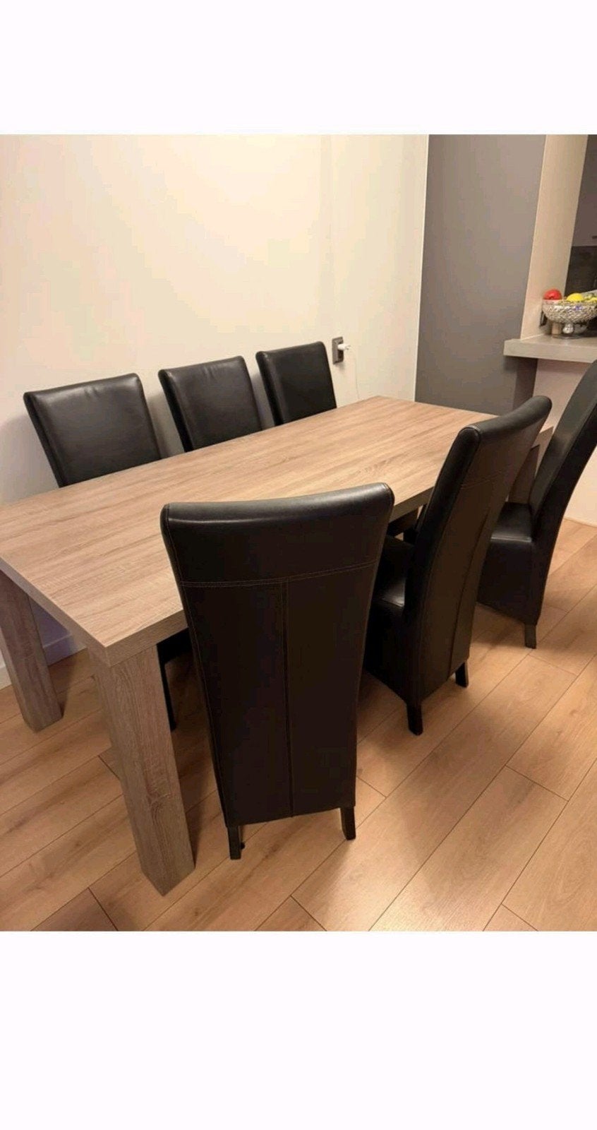 een stevige houten eettafel en 6 comfortabele leren stoelen, Ophalen, Zo goed als nieuw, Eethoek