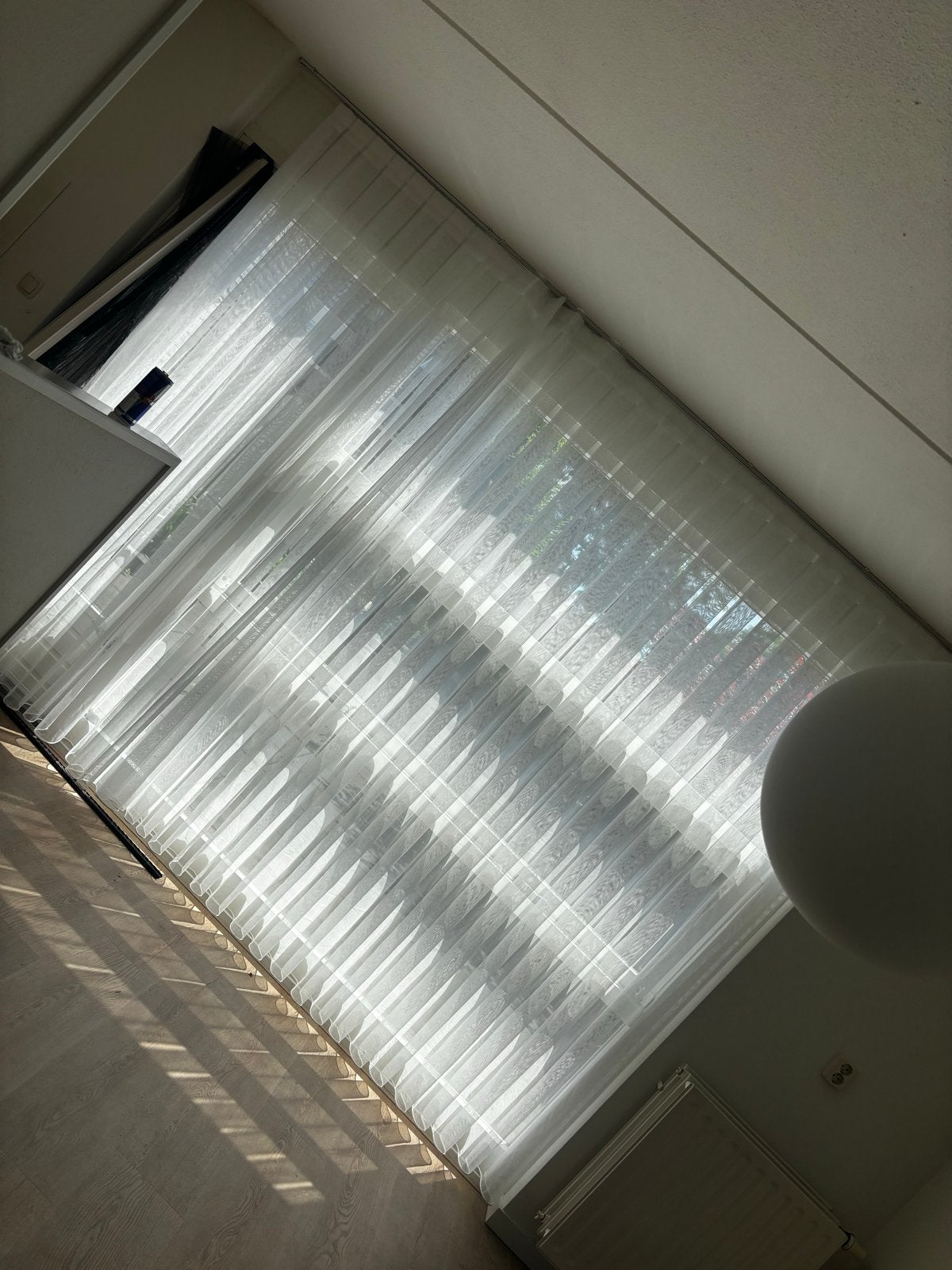 Nette gordijnen (2 jaar oud) wegens verhuizing, Ophalen of Verzenden, Zo goed als nieuw, Wit