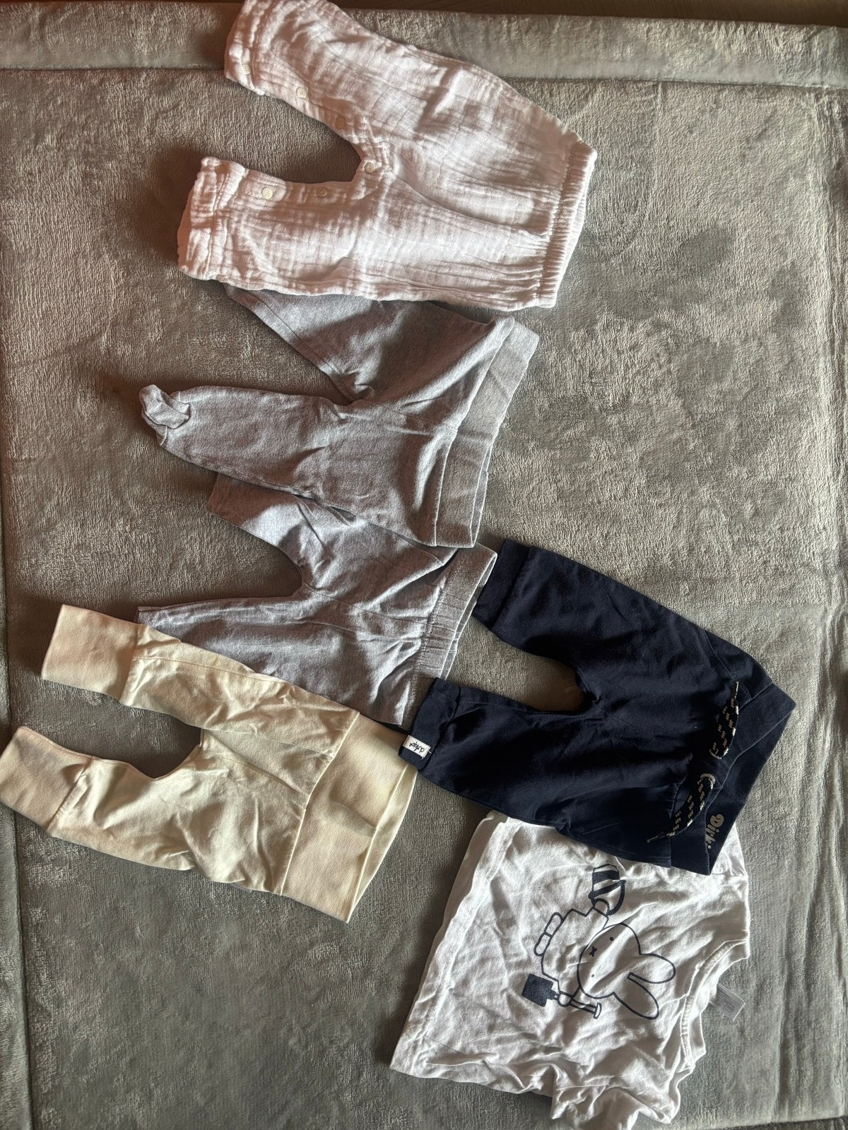 Babykleding pakket: broekjes en rompertje, Ophalen, Zo goed als nieuw
