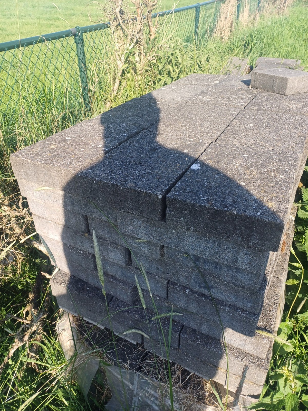 Terrastegels 20 x 30 centimeter. 6 centimeter dik. Zwart, Gebruikt, Ophalen of Verzenden, 10 m² of meer, Beton