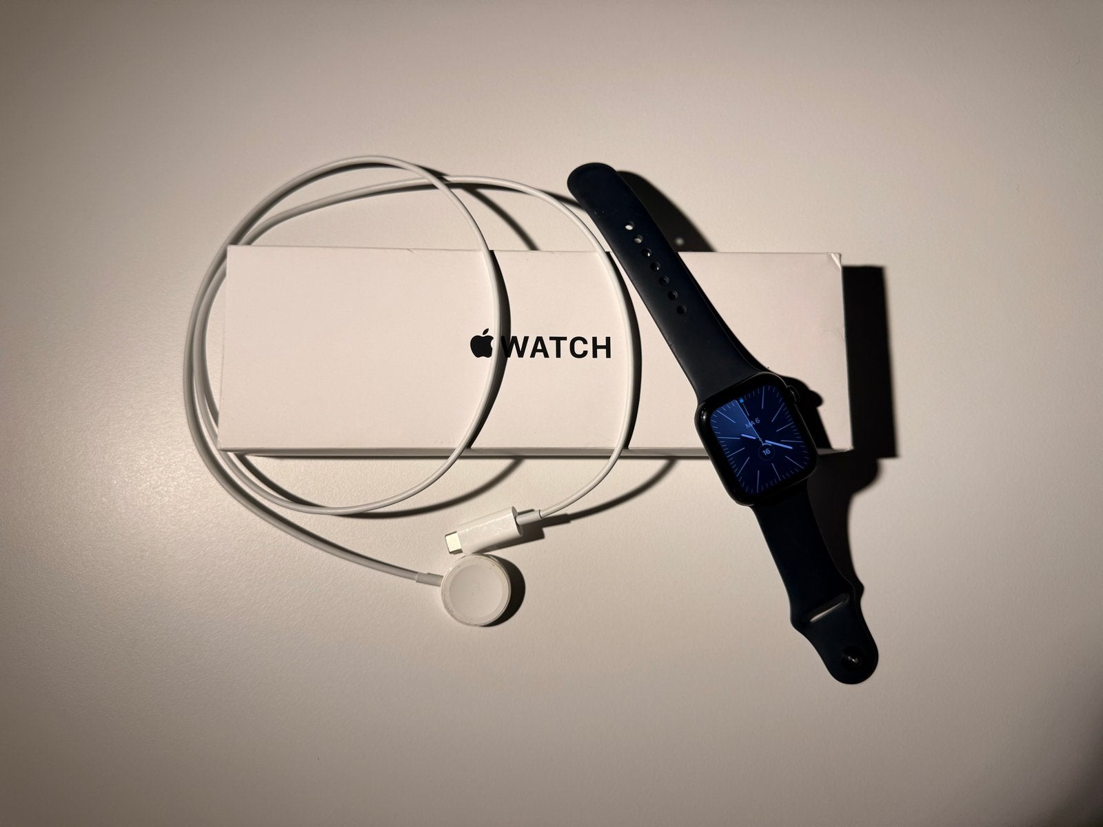 Apple Watch SE 2e generatie 44mm GPS – 100% Batterijconditie, Afstand, Zwart, IOS, Ophalen of Verzenden