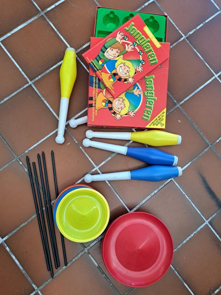 Jongleerset: kegels, bordjes en meer circusspeelgoed, Ophalen of Verzenden, Jongen of Meisje