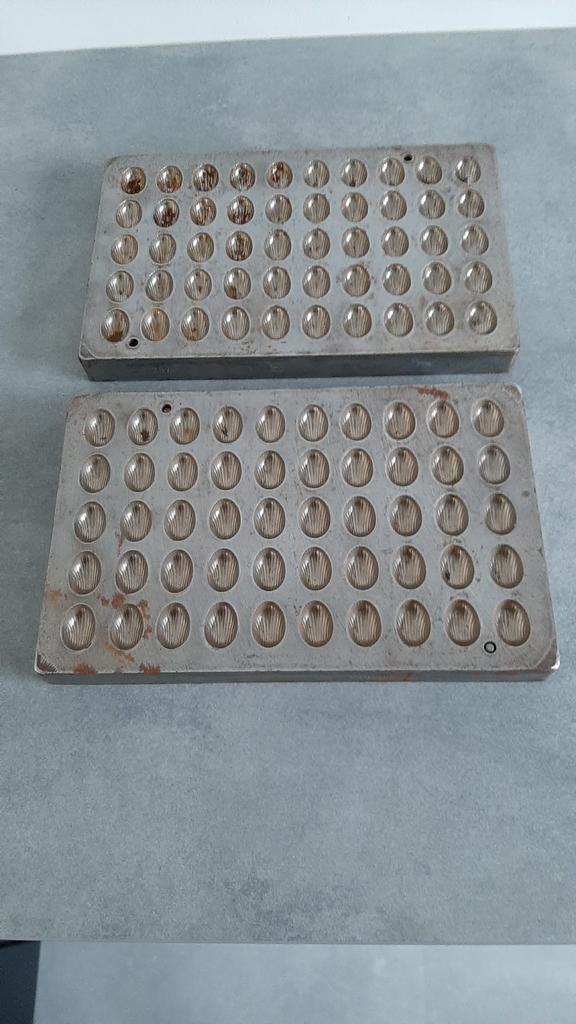 Antiek vintage paaseieren chocolade vorm paaseitjes metaal, Ophalen of Verzenden