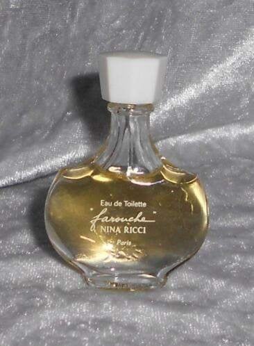 Volle parfum mini - Nina ricci Farouche witte dop, Ophalen of Verzenden, Zo goed als nieuw, Miniatuur, Gevuld