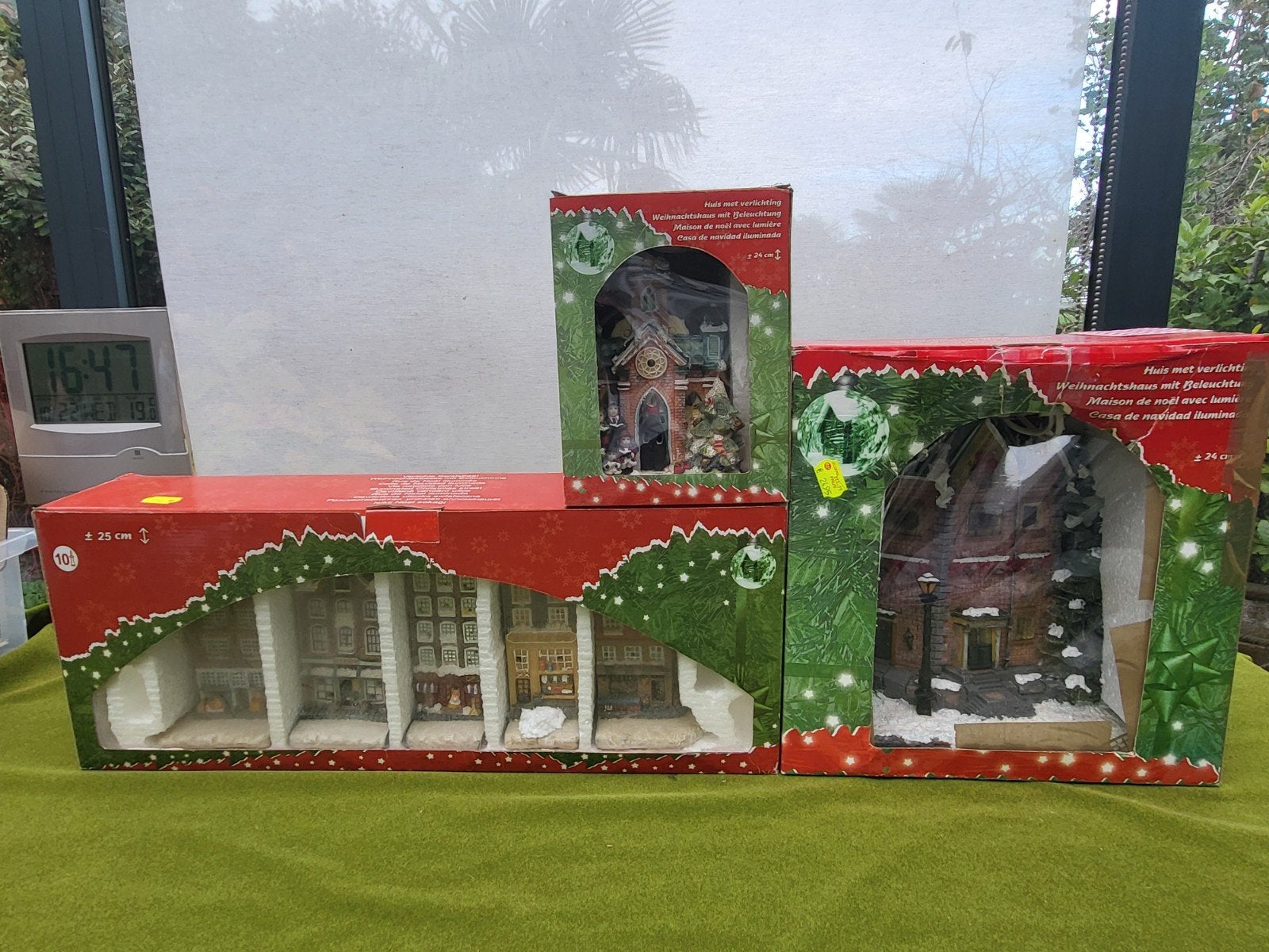 3 dozen met Kerstdorp items(straat, huis, kerk) grachtenpand, Diversen, Kerst, Ophalen of Verzenden, Gebruikt