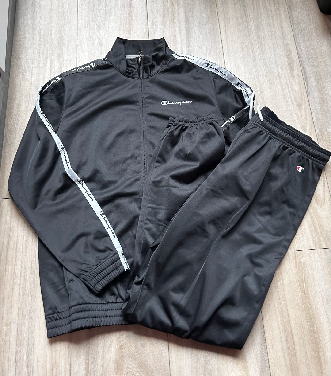 Nieuw Champion Trainingspak Zwart - Maat XL (162/167 cm), Ophalen of Verzenden, Nieuw, Jongen of Meisje, Setje