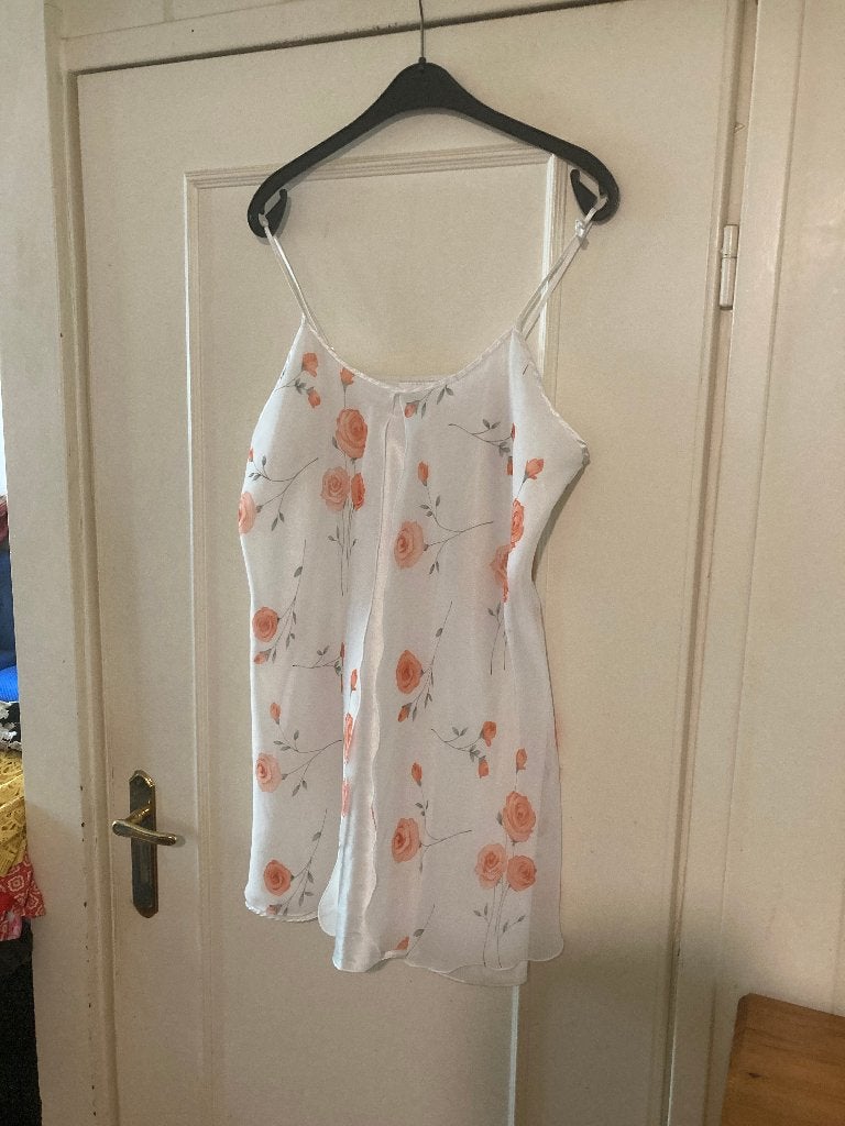 Beige nachthemd met rose bloemen van Lingerie, maat 44 / 46, Kleding | Dames, Grote Maten, Verzenden, Beige, Zo goed als nieuw