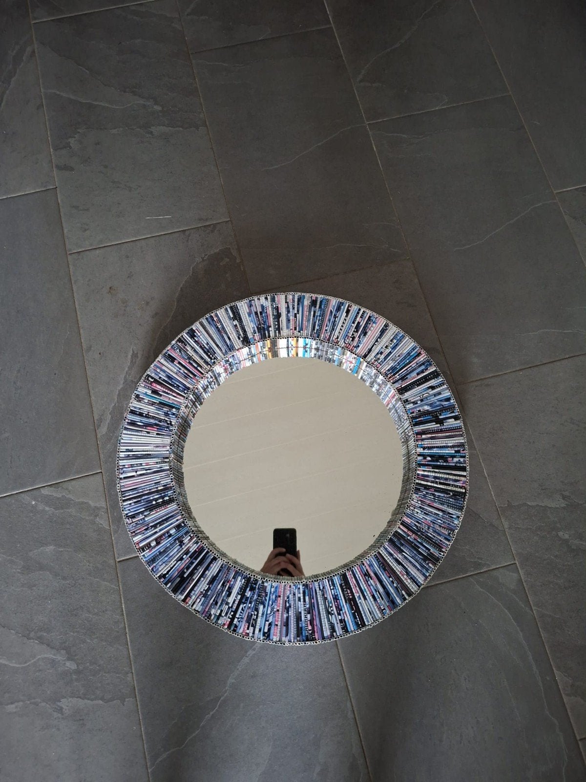 Ronde spiegel met unieke rand van gerecycled papier, Ophalen, Rond, Zo goed als nieuw, Minder dan 100 cm