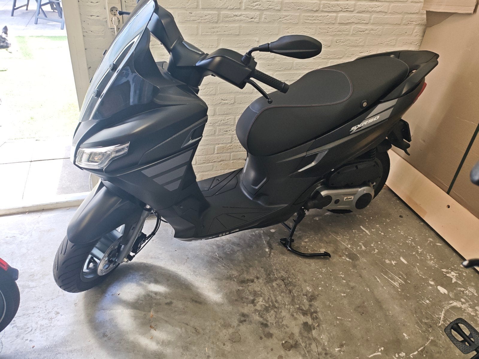 Aprilia SXR 50 Scooter - december 2025.  2400km, Fietsen en Brommers, Ophalen, Overige modellen, Maximaal 45 km/u, Nieuw