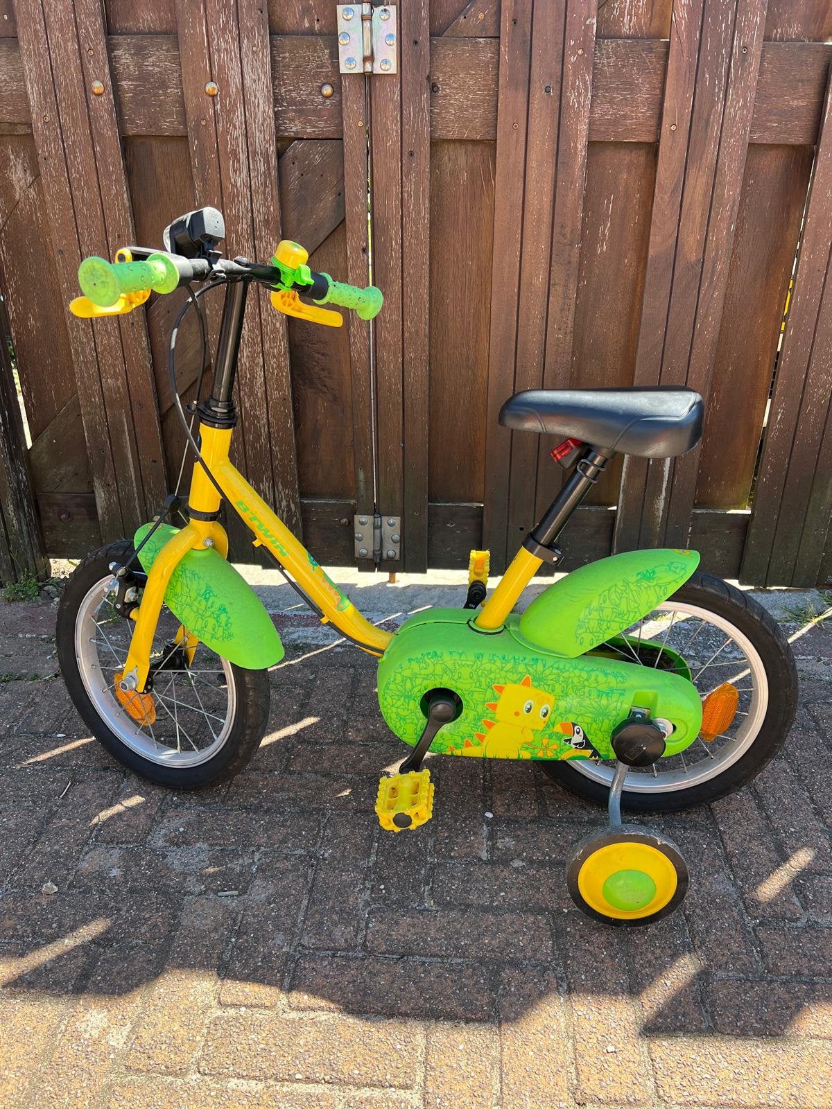 Groen/gele Kinder fiets, Ophalen, Zijwieltjes, Velgrem, Minder dan 16 inch