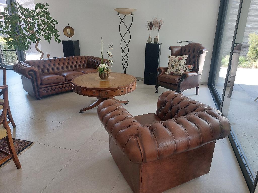 Mooie vintage chesterfield set bruin/cognackleur, Ophalen