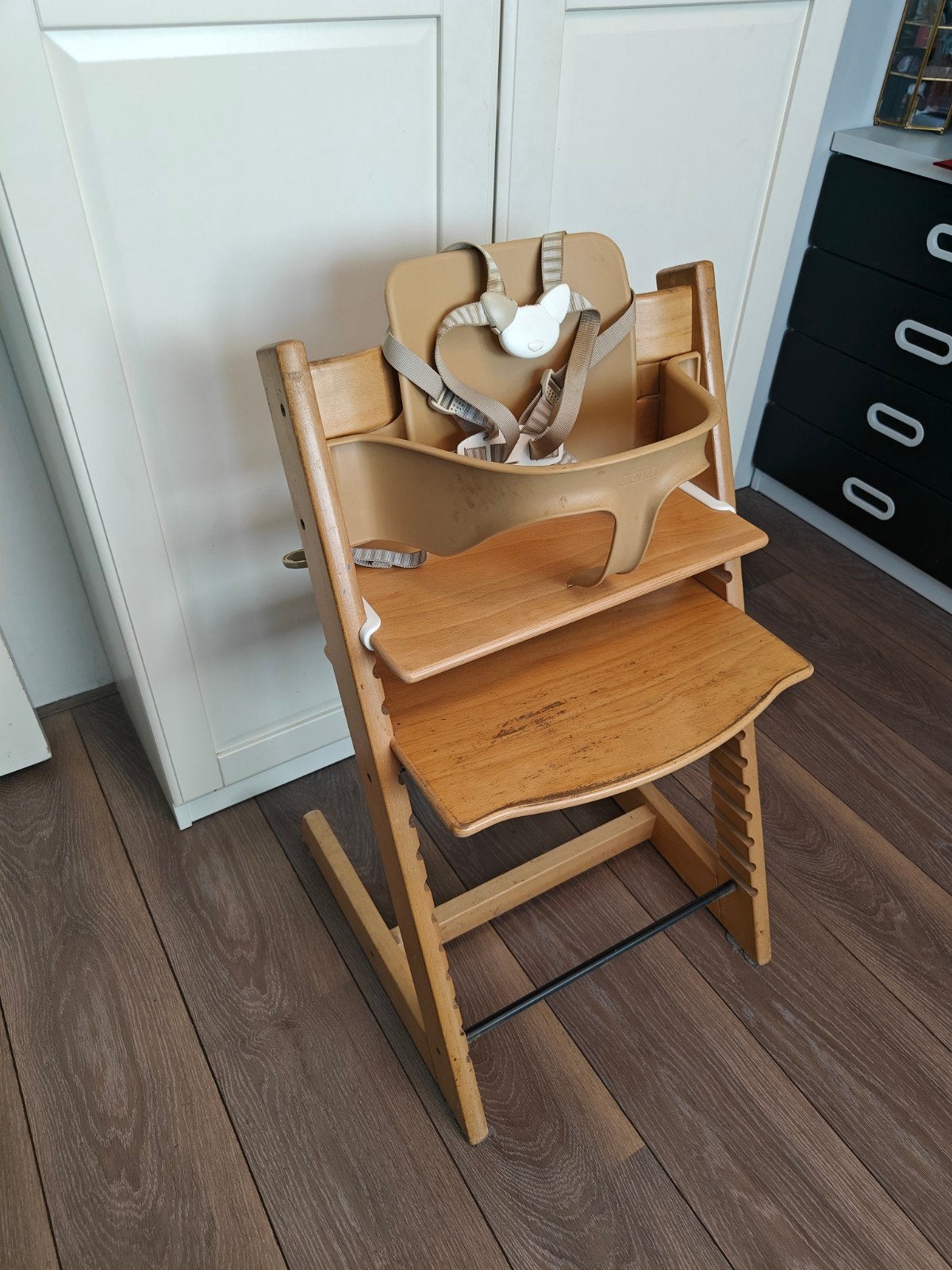Stokke Tripp Trapp kinderstoel met babyset en tuigje, Ophalen, Gebruikt, Meegroeistoel, Gordel(s)