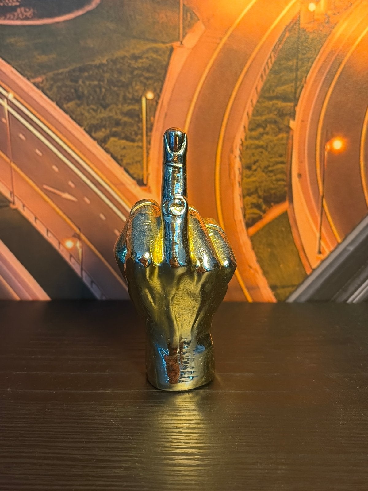 Gouden middelvinger beeldje - Uniek decoratiestuk, Ophalen of Verzenden, Zo goed als nieuw, Goud, Metaal